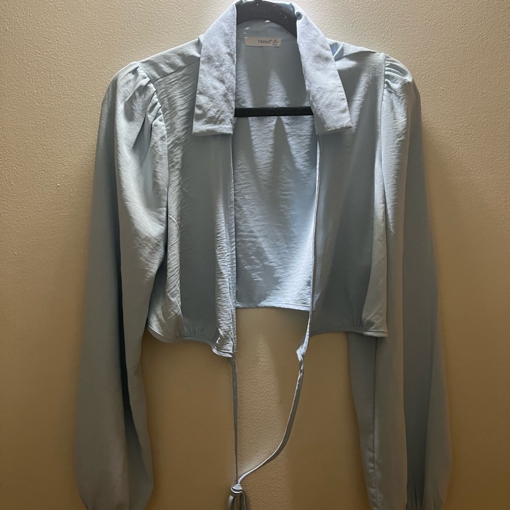 ❄️ $6 Clearance ❄️ Cropped tie Blouse